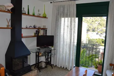Una televisión o centro de entretenimiento en La Caseta