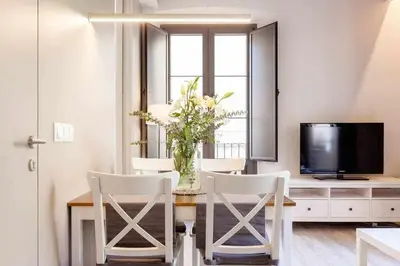 Una televisión o centro de entretenimiento en Sleep & Stay- Home with balcony Bonaventura 3