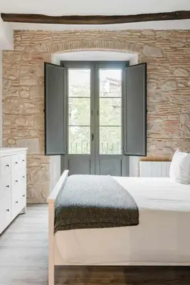 Cama o camas de una habitación en Bonaventura 4 Restored Apartment in Heart of City