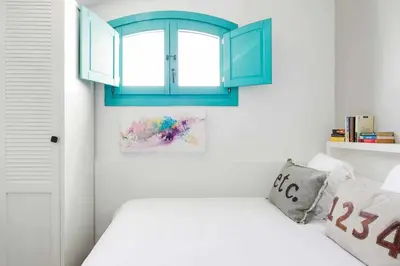 Cama o camas de una habitación en Revitalized Apartment in Historical Building