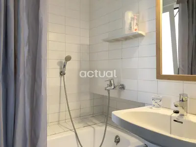 Un baño de SAN SEBASTIAN 3 I