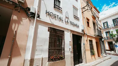Edificio en el que se encuentra el hostal o pensión