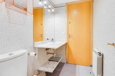 Un baño de Rentalsbcn - Passeig de la Marina
