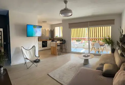 Una televisión o centro de entretenimiento en Eivissenc