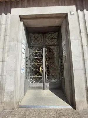 Fachada o entrada de Àtic al centre de Girona