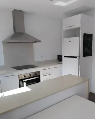 Una cocina o zona de cocina en Pis pràctic i agradable sobre la Marina Palamós