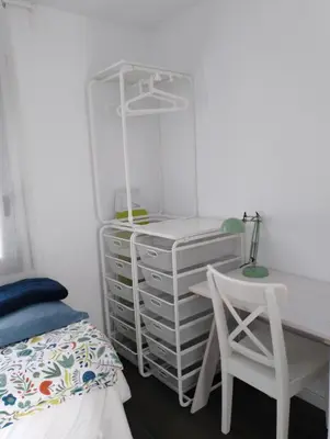 Cama o camas de una habitación en Pis pràctic i agradable sobre la Marina Palamós
