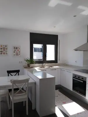 Una cocina o zona de cocina en Pis pràctic i agradable sobre la Marina Palamós
