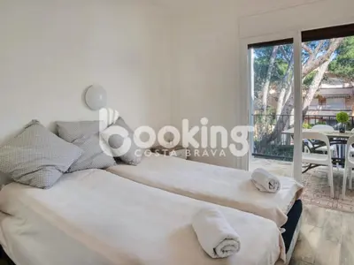 Cama o camas de una habitación en Mar bella Apartament a dos minuts de la platja amb wifi i parking per 6 persones