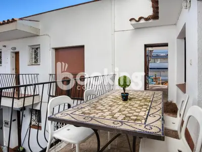Un balcón o terraza de Mar bella Apartament a dos minuts de la platja amb wifi i parking per 6 persones
