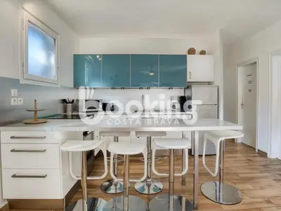Una cocina o zona de cocina en Mar bella Apartament a dos minuts de la platja amb wifi i parking per 6 persones