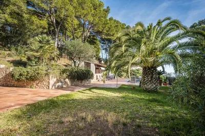 Jardín al aire libre en Tamariu Montagut Domain