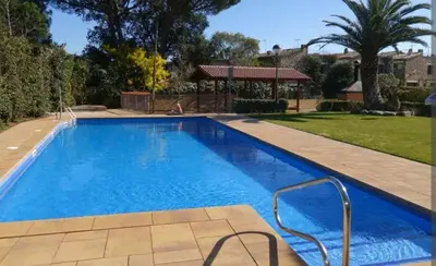 Piscina en o cerca de Apt con piscina en Calella de Palafrugell, parking gratuito