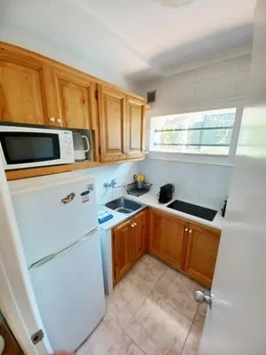 Una cocina o zona de cocina en Apt con piscina en Calella de Palafrugell, parking gratuito