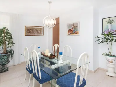 Zona de estar de Apartment Cala Bona by Interhome