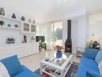 Zona de estar de Apartment Cala Bona by Interhome