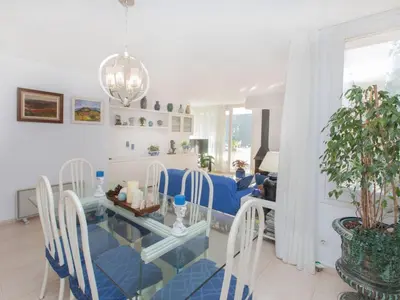 Zona de estar de Apartment Cala Bona by Interhome
