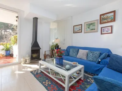Zona de estar de Apartment Cala Bona by Interhome