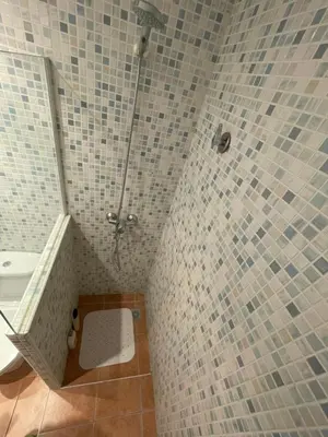 Un baño de NIU DEL FAR
