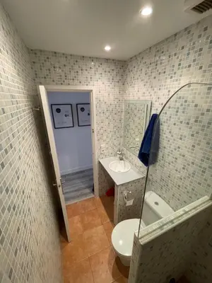 Un baño de NIU DEL FAR