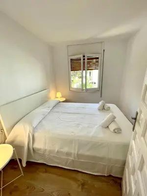 Cama o camas de una habitación en Modern apartment with parking 2 min from the beach