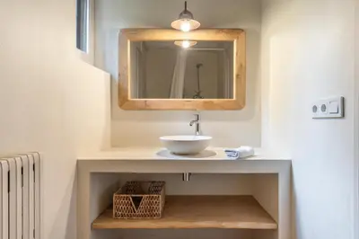 Plano de CASA EL MOLI DE CAN BURJATS con piscina y chimenea