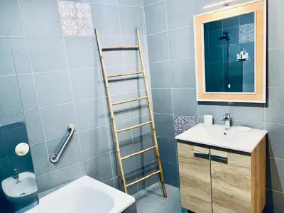 Un baño de Hauzify I Apartament Fortuny