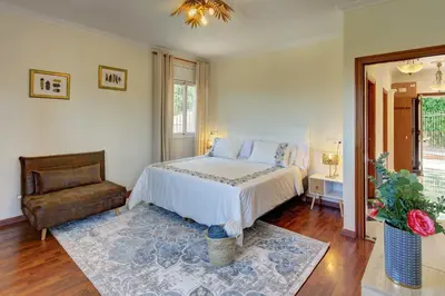 Cama o camas de una habitación en VILLA ROSES with swimming pool & mountain view