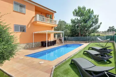 Piscina en o cerca de VILLA ROSES with swimming pool & mountain view