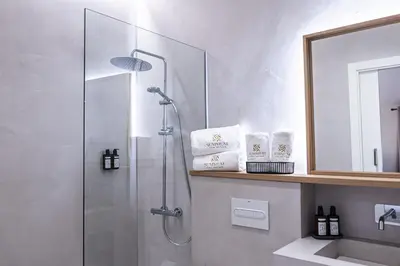 Un baño de Hotel Boutique Monells Summum