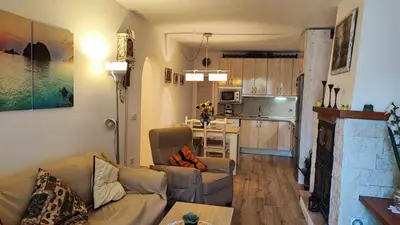 Una cocina o zona de cocina en Casa Blanca 42 – Piscina, BBQ y Wifi (6 pax)