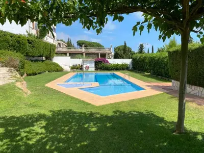 Piscina en o cerca de Casa Blanca 42 – Piscina, BBQ y Wifi (6 pax)