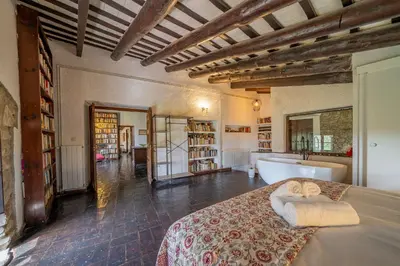 Cama o camas de una habitación en Masia Marco Grupos Grandes Piscina Barbacoa Aire Acondicionado