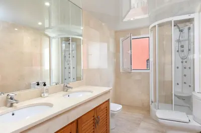 Un baño de Hauzify I Casa Suredes