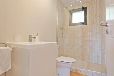 Un baño de Precioso apartamento en Begur al lado de la playa Racó de Pals