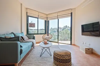 Una televisión o centro de entretenimiento en Precioso apartamento en Begur al lado de la playa Racó de Pals