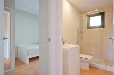 Un baño de Precioso apartamento en Begur al lado de la playa Racó de Pals
