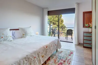 Cama o camas de una habitación en VILLA LA CALA with swimming pool & sea view, 10 min walk from the sea