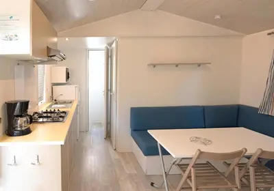 Una cocina o zona de cocina en Nice Camps - Lloret de Mar