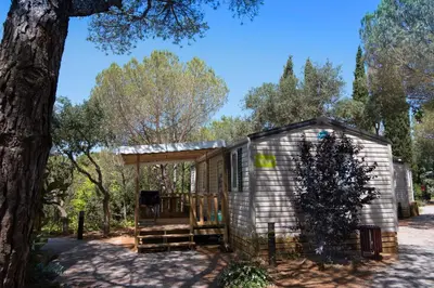 Edificio en el que se encuentra el camping