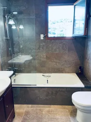 Un baño de CanTina a Charming & Artistic house with pool