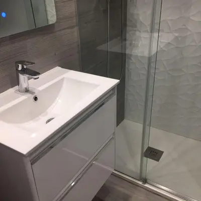 Un baño de Apartamento a 50 mts playa con piscina en Blanes muy céntrico y acogedor.