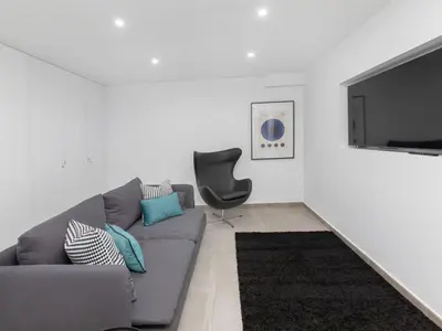 Una televisión o centro de entretenimiento en Holiday Home Alyssa by Interhome