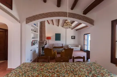 Zona de estar de LETS HOLIDAYS Big House with Bbq and Dining Room Outside