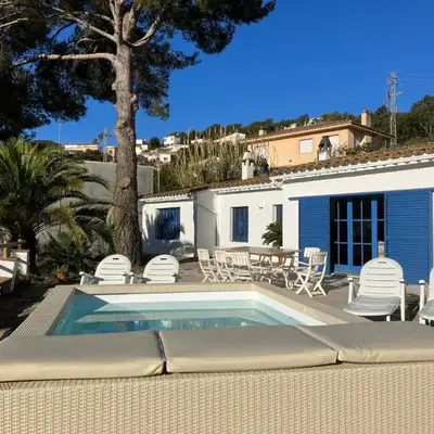 LETS HOLIDAYS Big House with Bbq and Dining Room Outside