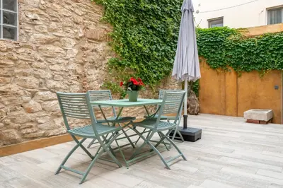 Un patio o zona al aire libre en Alta House Apartments 3 Calas