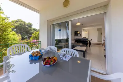 Comida en o cerca de este apartamento