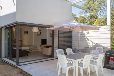 Un patio o zona al aire libre en VILLA MANAVA