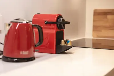 Utensilios para hacer té y café en Bravissimo Sirenes, 2-bedroom apartment