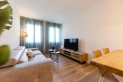 Una televisión o centro de entretenimiento en Bravissimo Gerió, 2-bedroom apartment